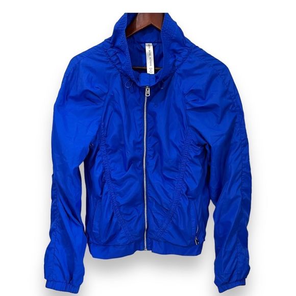Lorna Jane Jackets & Blazers - Lorna Jane active blue jacket zipper closure elastic cuffs and waist size M